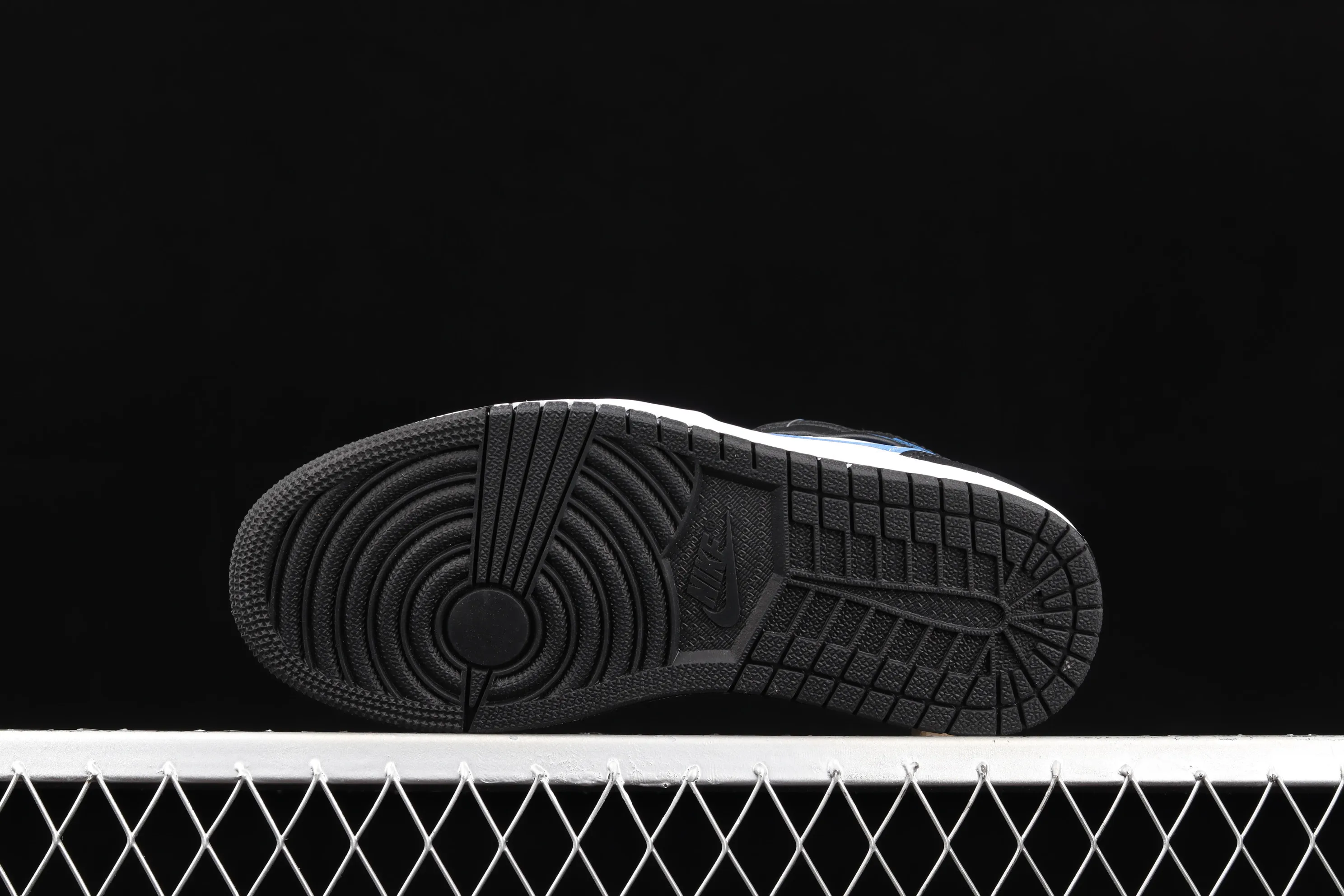 All categories Air Jordan Jordan series basketball shoes Air Jordan 1 Mid Air Jordan 1 Mid AJ1 Joe 1 black and white blue panda mid-top cultural basketball shoes 554725-140
